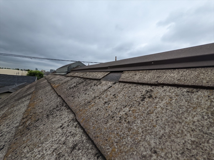 小平市津田町にて屋根の点検、屋根材には旧松下電工のレサスが使用されておりました